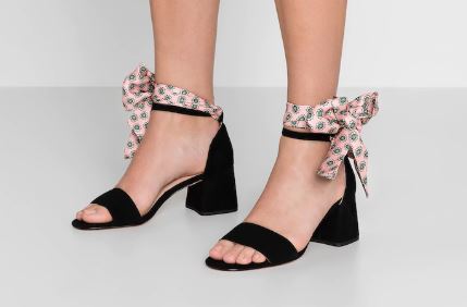 Sandalias-con-banda-de-colores-4